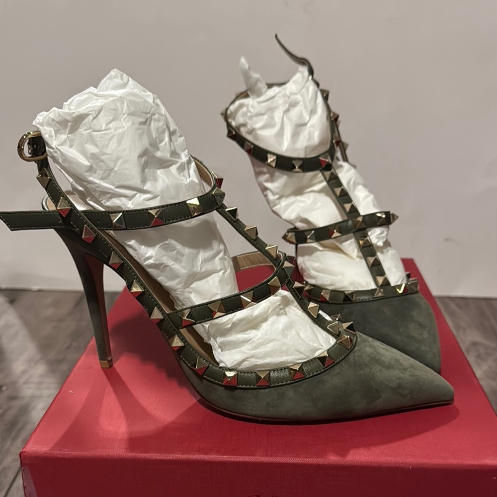 Authentic Valentino Garavani Suede Army Green Rockstud Heels